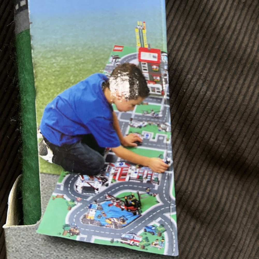 NEW IN BOX LEGO CITY POLICE PLAYMAT - Picture 3 of 4